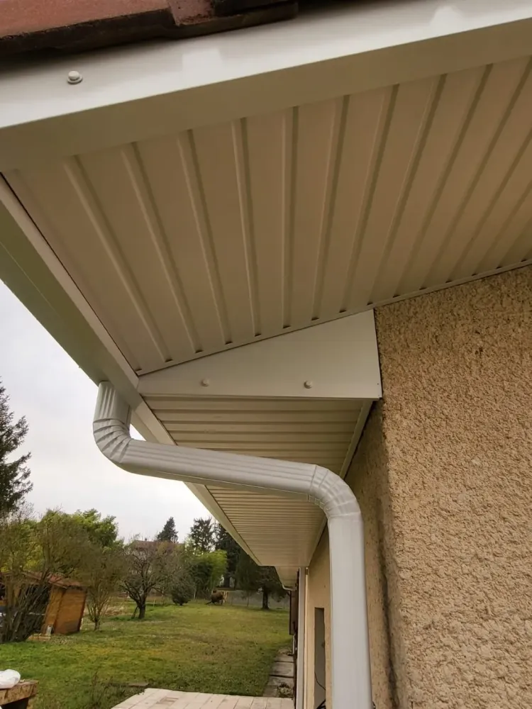 Gouttière alu près de Crémieu