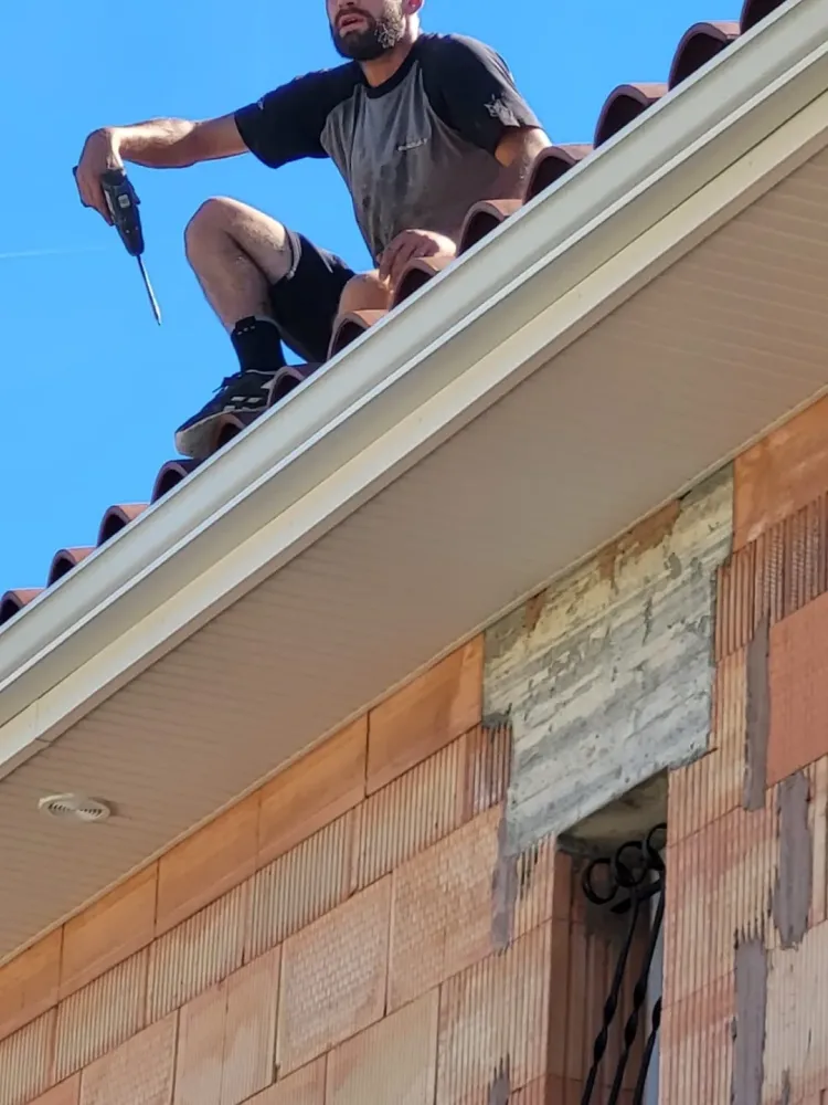 Dessous de toit PVC près de Crémieu