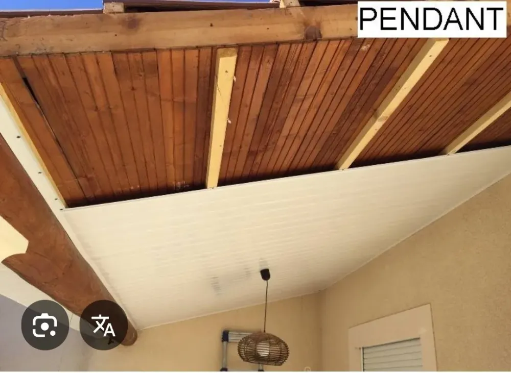 Dessous de toit en bois pendant